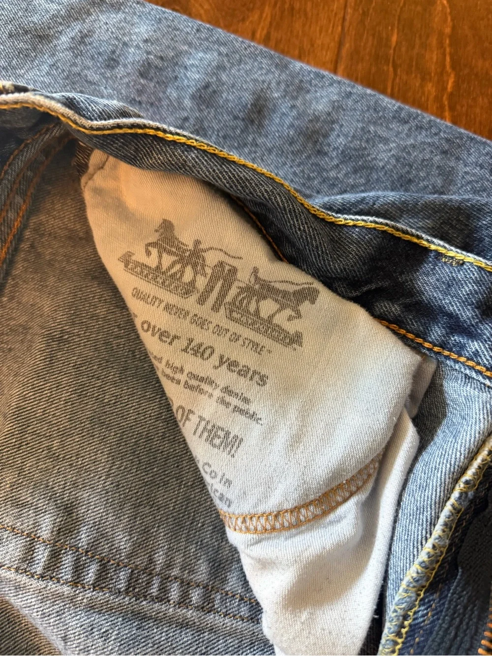 Levi's Men's Medium Blue Relaxed Fit Jeans 40x29